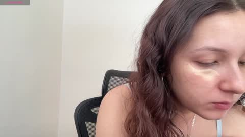 Snapshot of cappuccinokiss chatting on February 7, 10:08 am Emma online show from February 7, 10:08 am