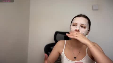 Snapshot of cappuccinokiss chatting on February 12, 8:59 am Emma online show from February 12, 8:59 am