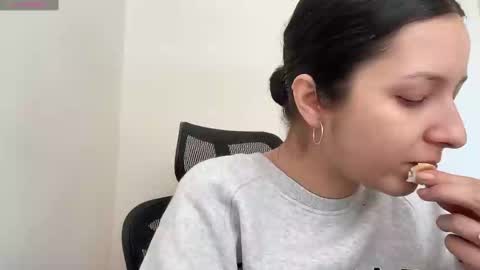 Snapshot of cappuccinokiss chatting on March 10, 9:53 am Emma online show from March 10, 9:53 am