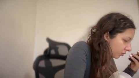 Snapshot of cappuccinokiss chatting on November 5, 6:35 am Emma online show from November 5, 6:35 am