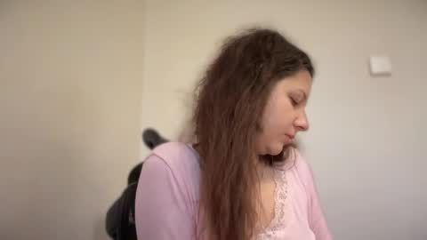 Snapshot of cappuccinokiss chatting on December 2, 6:52 am Emma online show from December 2, 6:52 am