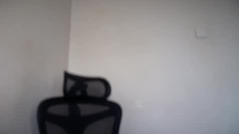 Snapshot of cappuccinokiss chatting on December 18, 7:14 am Emma online show from December 18, 7:14 am