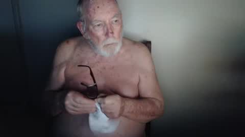 Snapshot of capt5105 chatting on January 31, 11:56 am capt5105 online show from January 31, 11:56 am