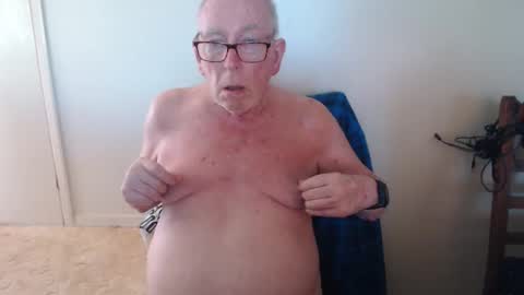 Snapshot of capt5105 chatting on February 12, 1:22 am capt5105 online show from February 12, 1:22 am