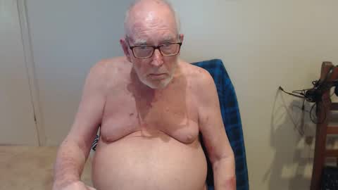 Snapshot of capt5105 chatting on February 22, 12:23 am capt5105 online show from February 22, 12:23 am