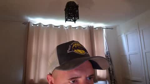 Snapshot of captainfari chatting on July 1, 2:07 pm captainfari online show from July 1, 2:07 pm