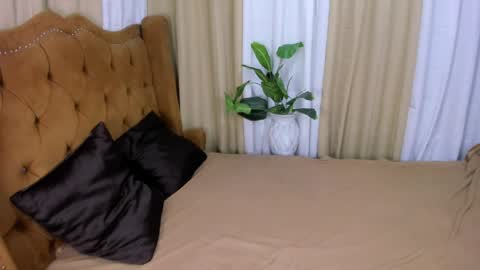 Yumi Aera online show from March 28, 6:40 pm