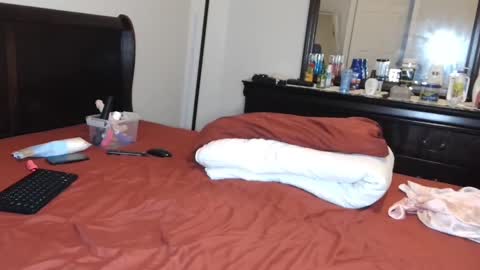 Snapshot of carameldoll1 chatting on December 21, 12:42 am Krystal online show from December 21, 12:42 am