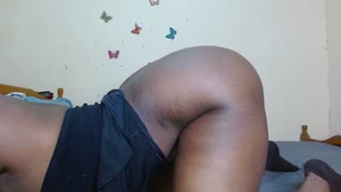 caramelebony_ online show from May 23, 8:29 am