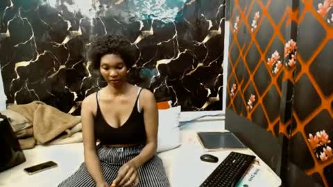 caramelminxx_ online show from July 8, 7:24 am