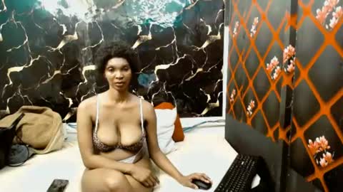 caramelminxx_ online show from July 11, 7:55 am