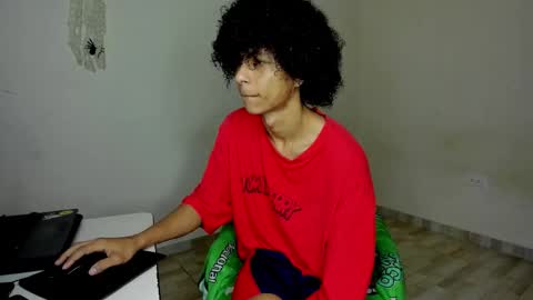 Snapshot of cardrey05 chatting on December 17, 3:45 am Carlos and Cristian online show from December 17, 3:45 am