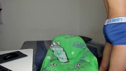 Snapshot of cardrey05 chatting on February 5, 11:53 pm Carlos and Cristian online show from February 5, 11:53 pm