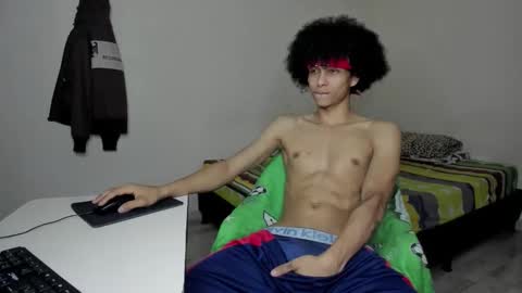 Snapshot of cardrey05 chatting on February 28, 9:27 pm Carlos and Cristian online show from February 28, 9:27 pm