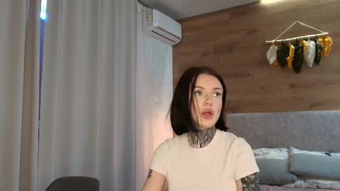 caressyourself online show from February 10, 7:58 am