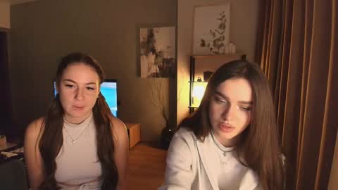 caressyourself online show from December 4, 5:39 am