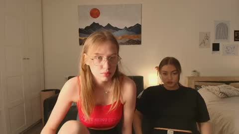 caressyourself online show from April 11, 1:37 pm