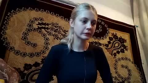 Snapshot of carissaalderson chatting on April 28, 2:27 am Kira online show from April 28, 2:27 am