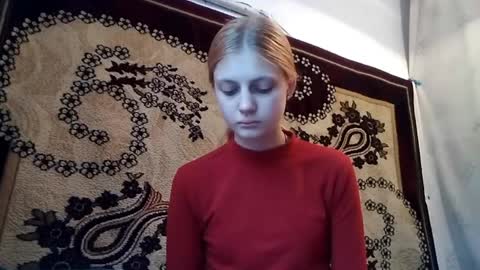 Snapshot of carissaalderson chatting on May 15, 2:18 am Kira online show from May 15, 2:18 am