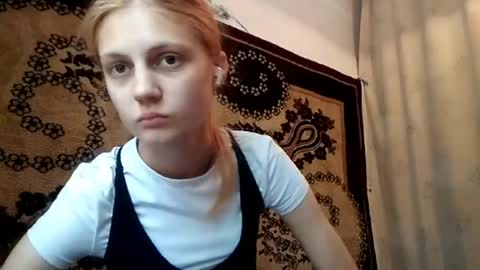 Snapshot of carissaalderson chatting on May 18, 4:07 am Kira online show from May 18, 4:07 am