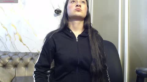 Snapshot of caritoluna_ chatting on November 4, 3:27 am Carito online show from November 4, 3:27 am