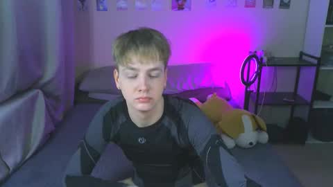 Snapshot of carl_kvirrr chatting on December 18, 5:00 pm Carl online show from December 18, 5:00 pm