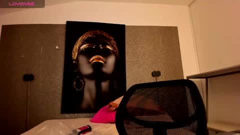 Snapshot of carla_and_robert chatting on December 7, 6:32 am carla and robert online show from December 7, 6:32 am