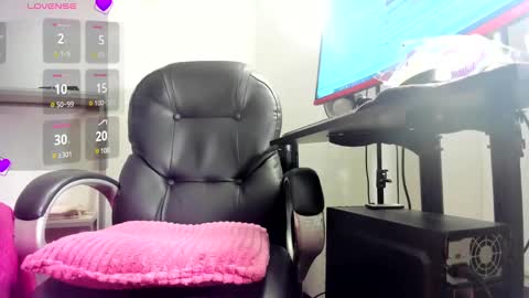 Snapshot of carla_and_robert chatting on February 4, 10:45 pm carla and robert online show from February 4, 10:45 pm