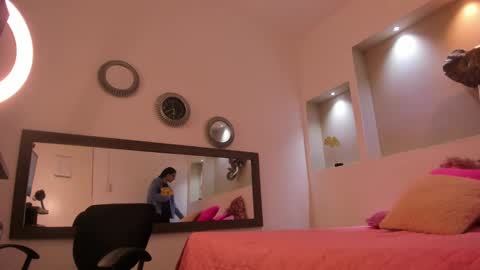 Snapshot of carla_and_robert chatting on February 23, 12:30 am carla and robert online show from February 23, 12:30 am