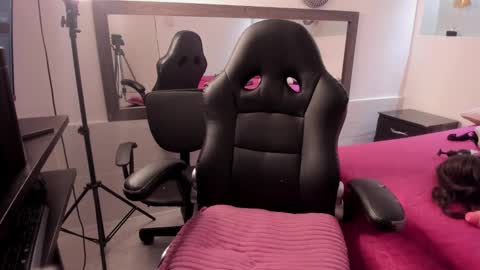 Snapshot of carla_and_robert chatting on March 12, 10:16 am carla and robert online show from March 12, 10:16 am