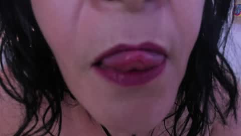 Snapshot of carla_sns chatting on May 5, 8:17 pm Carla online show from May 5, 8:17 pm