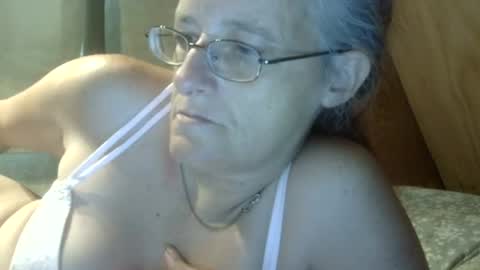 Snapshot of carleeswoman08 chatting on June 19, 2:21 pm carleeswoman08 online show from June 19, 2:21 pm