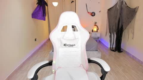 Snapshot of carleewinter chatting on October 28, 1:53 am Alejandra online show from October 28, 1:53 am