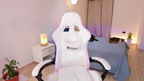 Snapshot of carleewinter chatting on December 19, 1:56 am Alejandra online show from December 19, 1:56 am