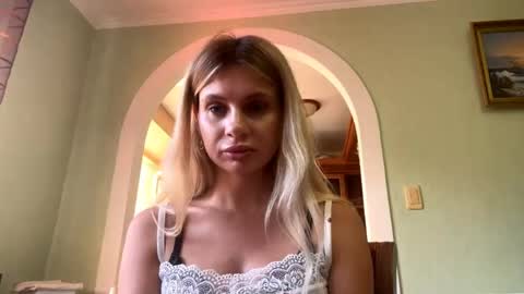 Snapshot of carlettaalbu chatting on June 2, 3:47 pm Sara online show from June 2, 3:47 pm
