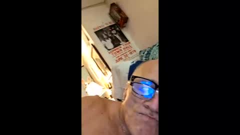 Snapshot of carlgroff06 chatting on October 7, 10:12 am carlgroff06 online show from October 7, 10:12 am