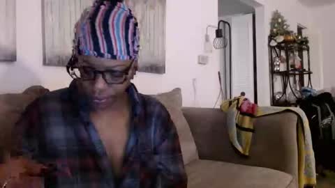 Snapshot of carliecreams chatting on February 7, 11:25 am Carlie online show from February 7, 11:25 am