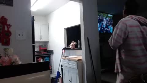 Snapshot of carliecreams chatting on February 20, 1:02 am Carlie online show from February 20, 1:02 am