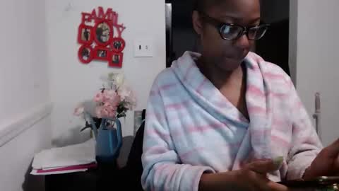 Snapshot of carliecreams chatting on February 21, 2:23 am Carlie online show from February 21, 2:23 am