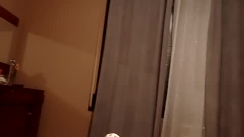 Snapshot of carlitito1 chatting on October 2, 8:21 am carlitito1 online show from October 2, 8:21 am