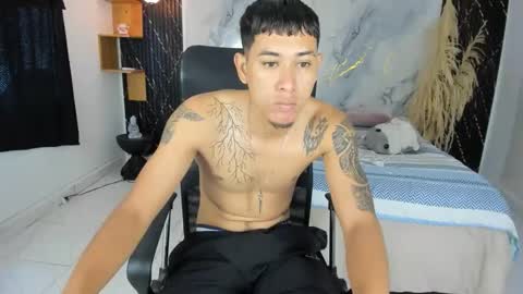 Snapshot of carlitosex09 chatting on April 24, 1:13 pm master online show from April 24, 1:13 pm