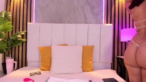 Carlotta Velour online show from April 4, 3:27 am