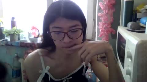 CarlyJoy online show from April 3, 8:23 am