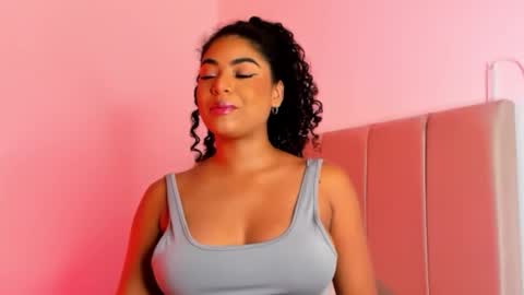 Snapshot of carlymonroee_ chatting on January 16, 9:19 pm Littlecarly online show from January 16, 9:19 pm