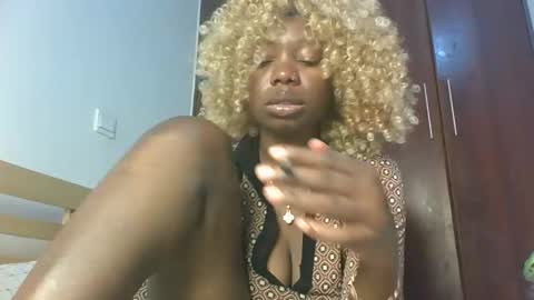 carlyscoop online show from April 16, 10:01 pm