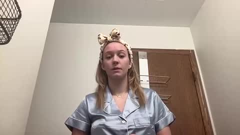 carlyy13 online show from December 25, 12:37 am