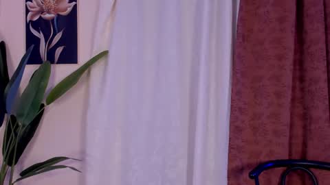 Snapshot of carmillaross chatting on July 14, 12:57 am CARMILLA ROSS online show from July 14, 12:57 am