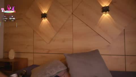 caro_sanchezz online show from April 1, 12:17 pm