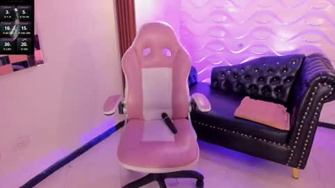 Snapshot of caro_sexyhot chatting on October 17, 2:15 am carolina online show from October 17, 2:15 am