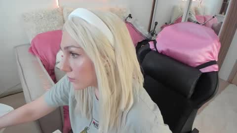 carol_may_ online show from February 11, 9:47 am